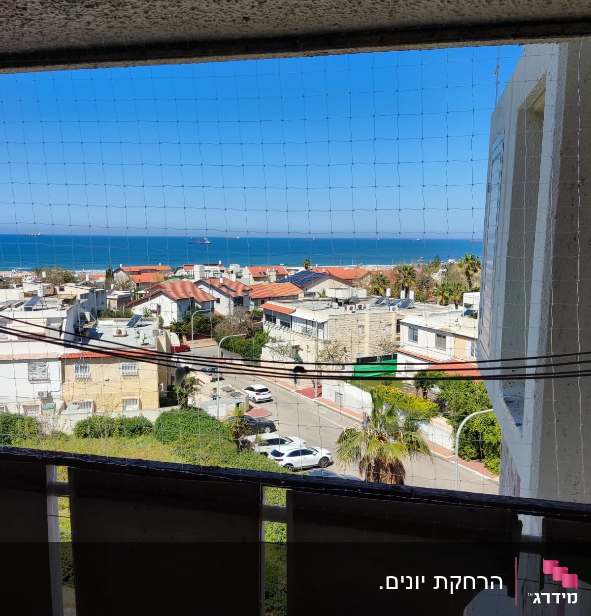 רשת למניעת כניסת יונים במרפסת